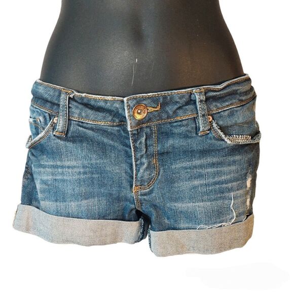 Woman's Distressed Cut Off Jeans Size 7 Shorts - Picture 3 of 16